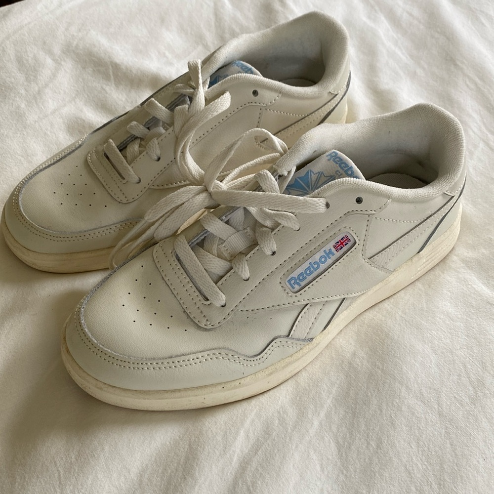 Reebok Classic Sneakers white w/ blue — size 7.5